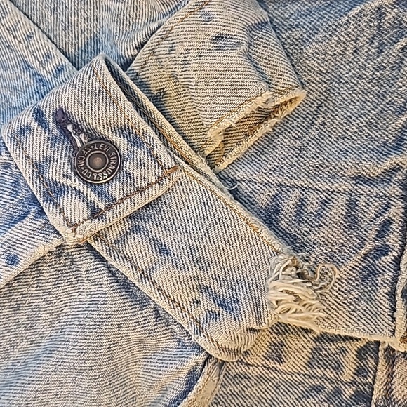 Vintage 90s Levi's Jean Jacket - Picture 4 of 16
